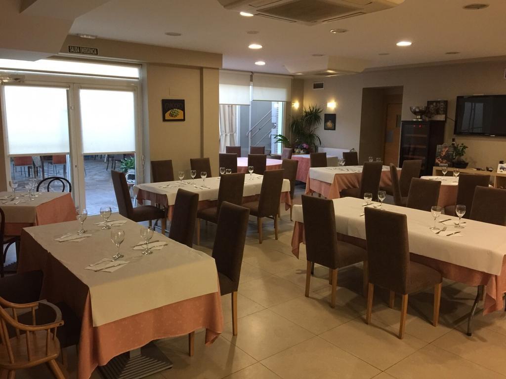 Hostal - Restaurante Asador Esperanza Huesca Ngoại thất bức ảnh